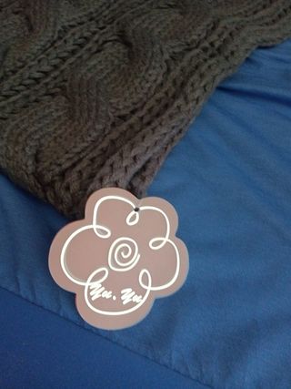 Bufandas Infinitas Grises y Rojas, nueva sin usar,