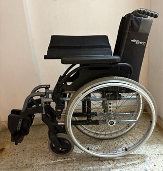 Silla ruedas plegable con ruedas de autopropulsión