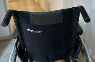 Silla ruedas plegable con ruedas de autopropulsión