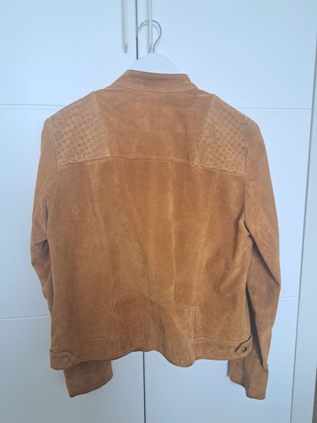 Cazadora de ante marrón color mostaza