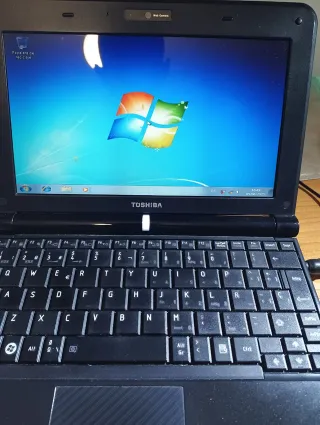 PORTATIL TOSHIBA NB300 Negro