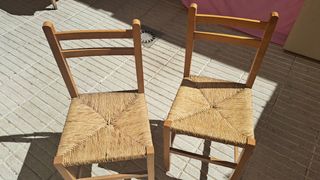 2 Sillas de madera y yute
El par 20 euros