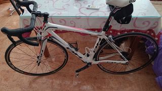 Bicicleta de carbono decarretera BH y rodillo Tacx