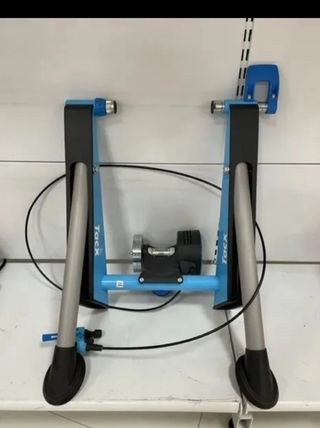 Bicicleta de carbono decarretera BH y rodillo Tacx