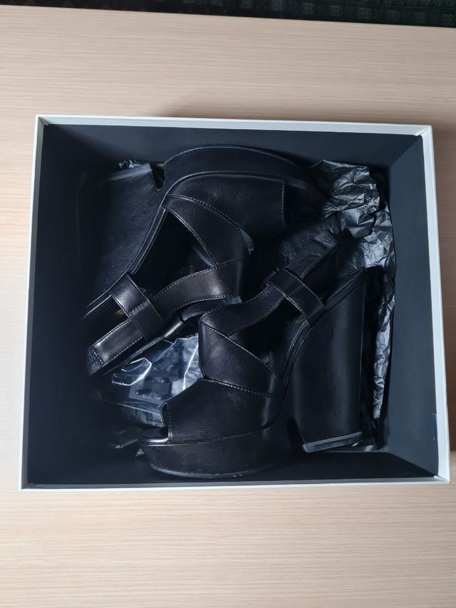 Sandalias Yves Saint Laurent Negras
