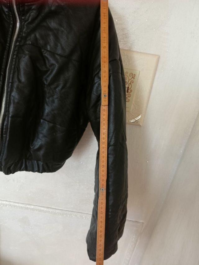 Piumino corto da donna nero