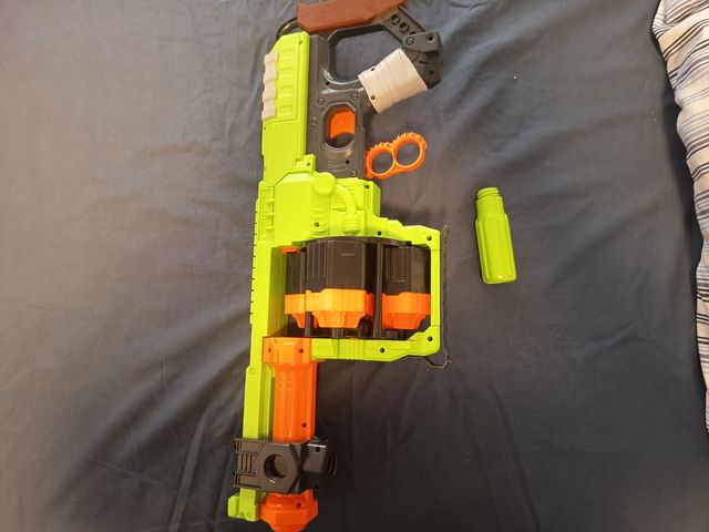 Nerf Dominator Zombie Strike.