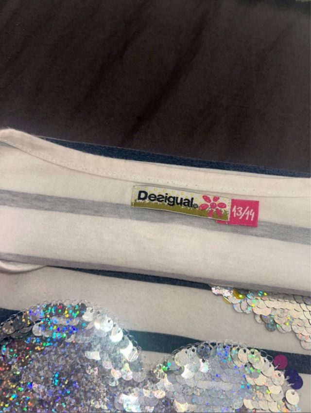 Camiseta Desigual rayas y corazones lentejuelas