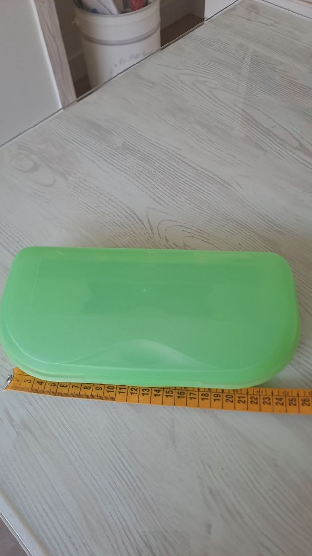 Tupperware verde almacenaje