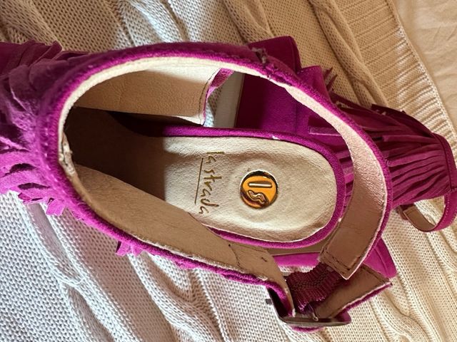 Sandalia peep toe tacon piel