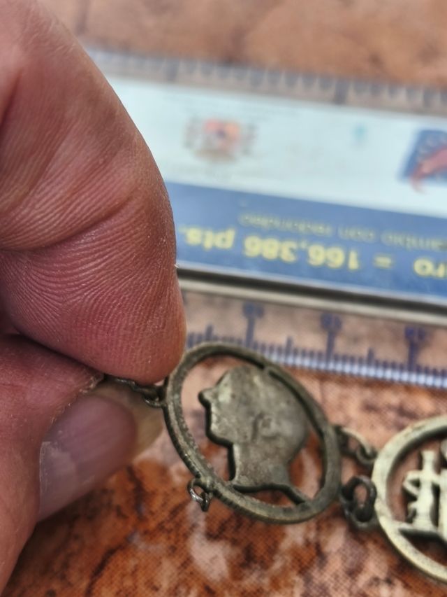 Bracciale a maglie con scudi e profili in argento