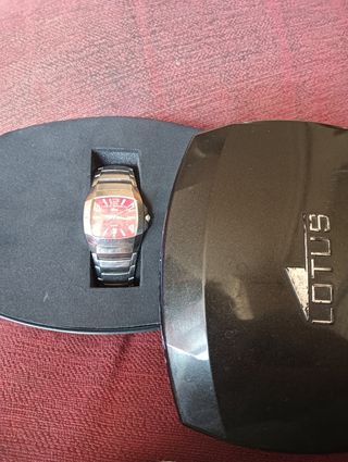Reloj Lotus Hombre Acero Rojo ,solo falta la pila