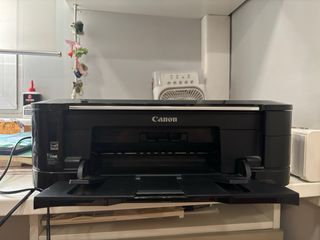 Impresora Canon + 4 cartuchos de tinta