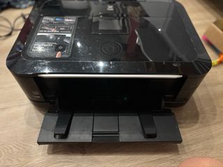 Impresora Canon + 4 cartuchos de tinta