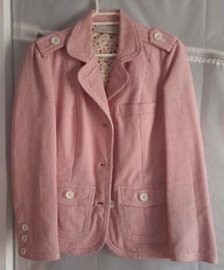 Americana de rayas rojas y blancas