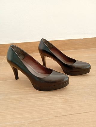 
Zapatos de tacón negro