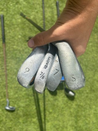 Bolsa de golf Inesis con palos