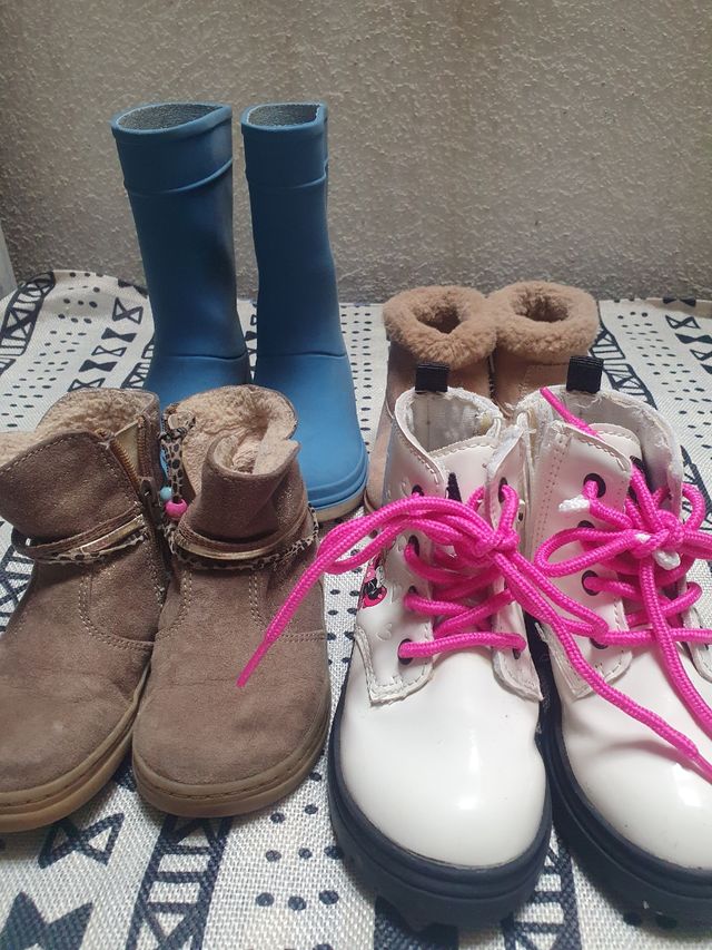 Lote de Botas para bebe / niña  Talla 22...