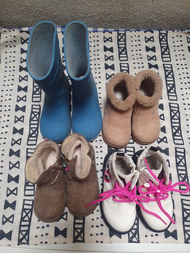 Lote de Botas para bebe / niña  Talla 22...