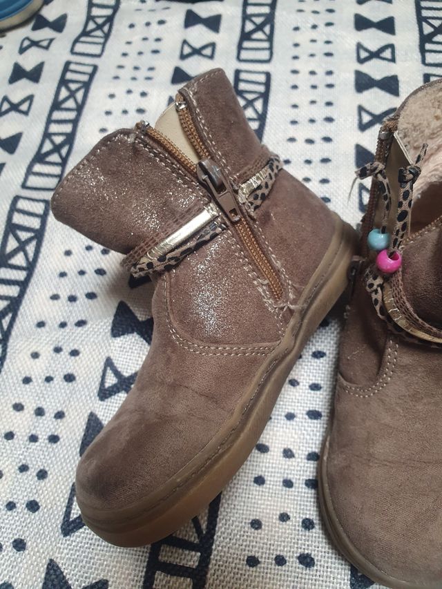 Lote de Botas para bebe / niña  Talla 22...