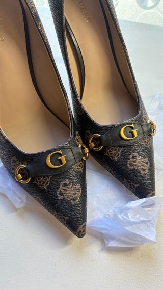 Tacones Guess Marrones y Dorados