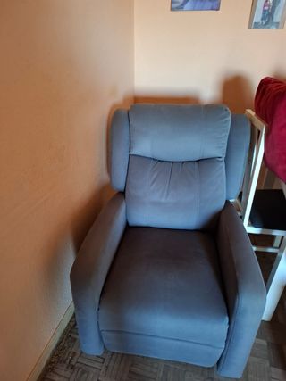 Sillón relax gris tela