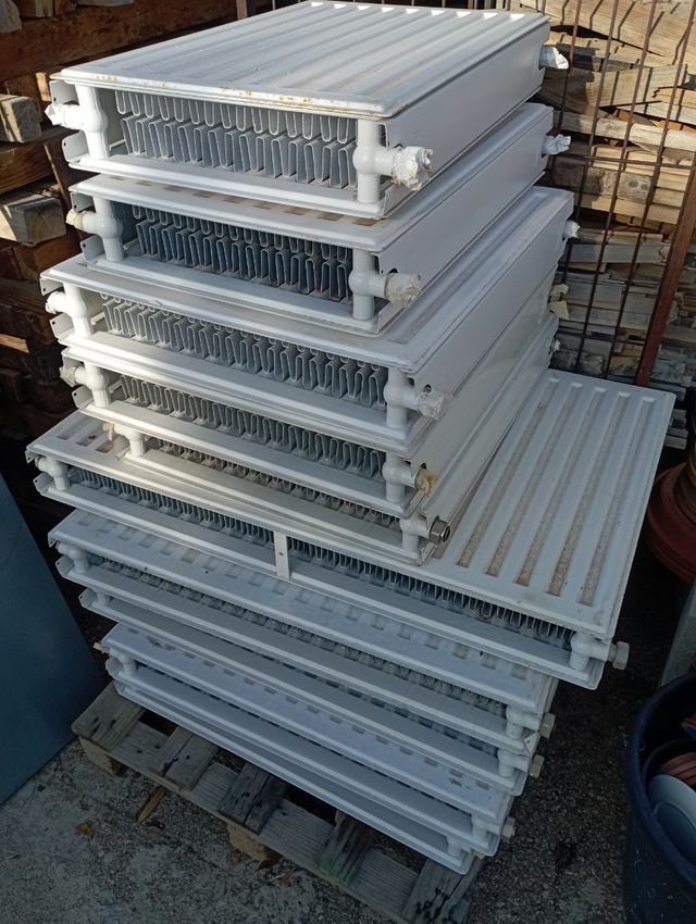 Radiadores metálicos blancos