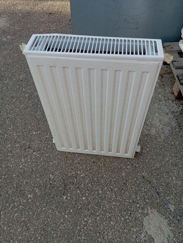 Radiadores metálicos blancos