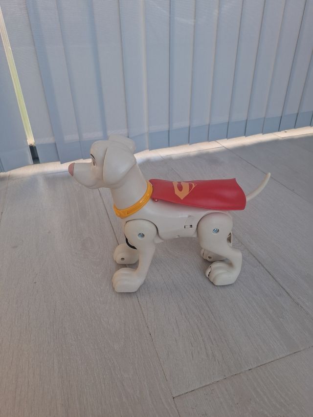 Cucciolo di Superman con musica e movimento