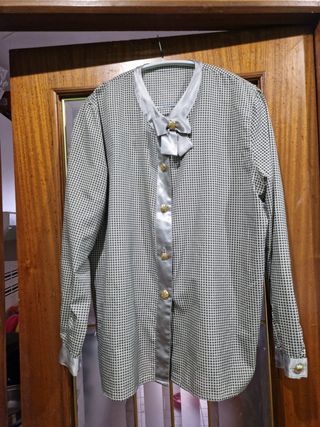 Diferentes camisetas y blusas tallas L-XL por 1