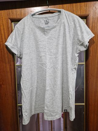 Diferentes camisetas y blusas tallas L-XL por 1