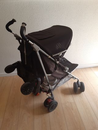 Silla de paseo Maclaren con patinete y saco