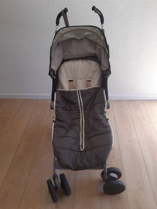 Silla de paseo Maclaren con patinete y saco