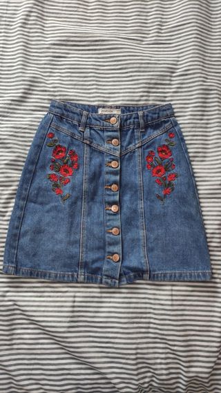 Falda vaquera Stradivarius floral Talla 34