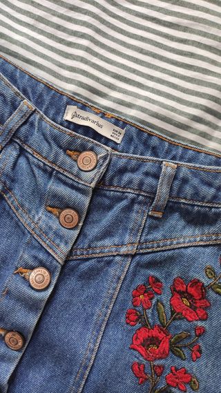 Falda vaquera Stradivarius floral Talla 34