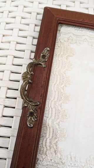 Vassoio vintage legno ricamato con manici