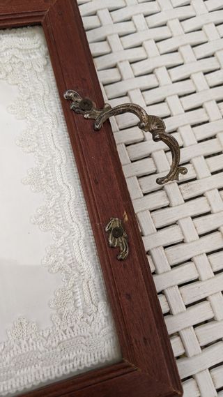 Vassoio vintage legno ricamato con manici