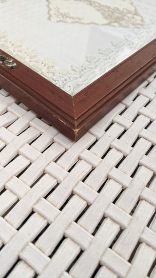 Vassoio vintage legno ricamato con manici