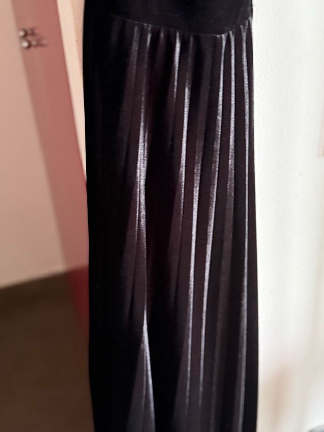 Vestito nero plissettato