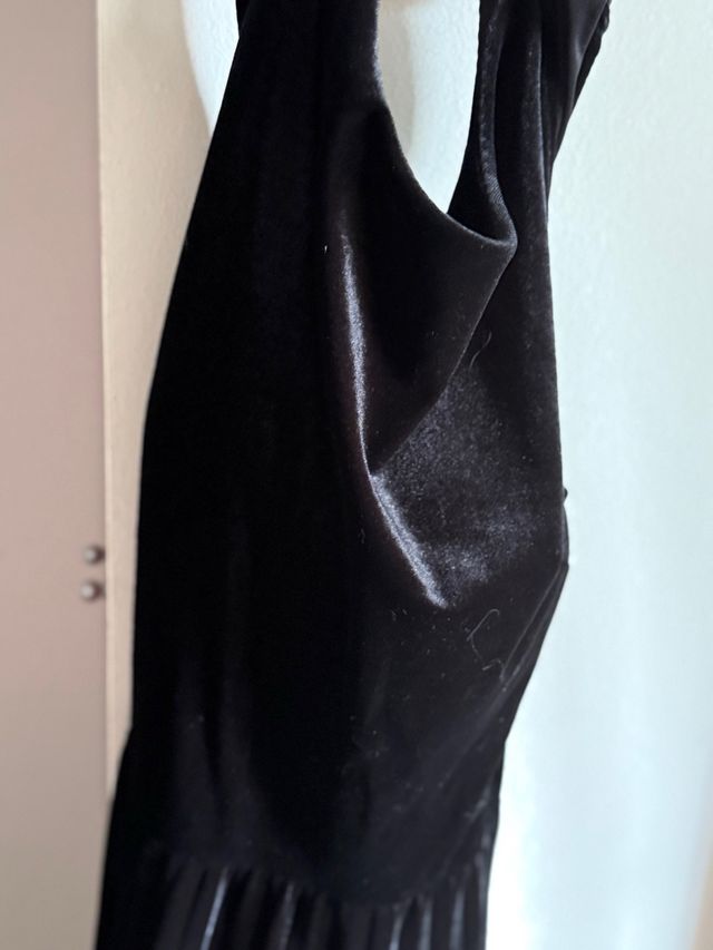 Vestito nero plissettato