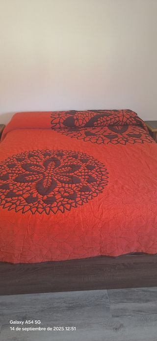 Colcha Matrimonio Marrón y Naranja. Es reversible.