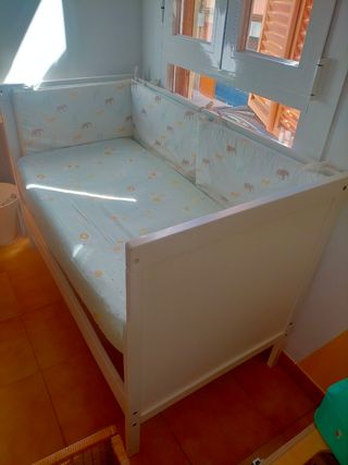 Cuna SUNDVIK Ikea blanca 60x120 cm y accesorios