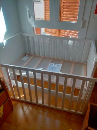 Cuna SUNDVIK Ikea blanca 60x120 cm y accesorios