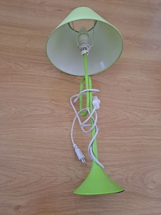 Lámpara de mesa verde