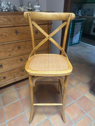 Taburete alto de madera