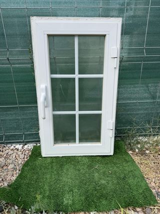 VENTANA BLANCA DE ALUMINIO ABATIBLE PEQUEÑA