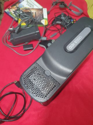 Xbox 360 con juegos y accesorios