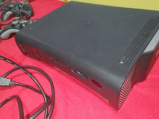 Xbox 360 con juegos y accesorios