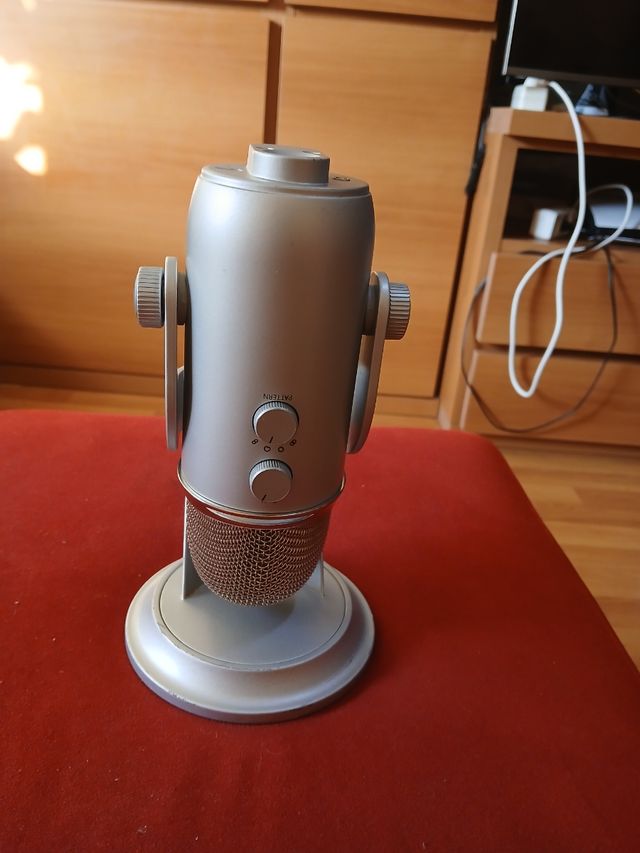 Microfono blu per lo streaming