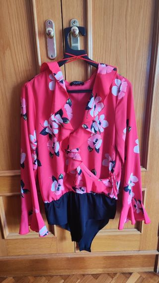 Body Zara estampado flores rojo
